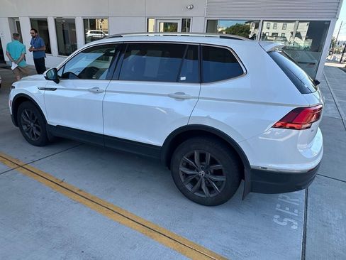 Used 2023 Volkswagen Tiguan SE w/ Panoramic Sunroof Package AWD/4WD image 4