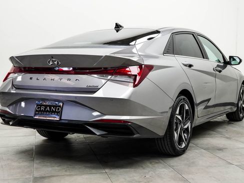 Used 2021 Hyundai Elantra Limited FWD image 12