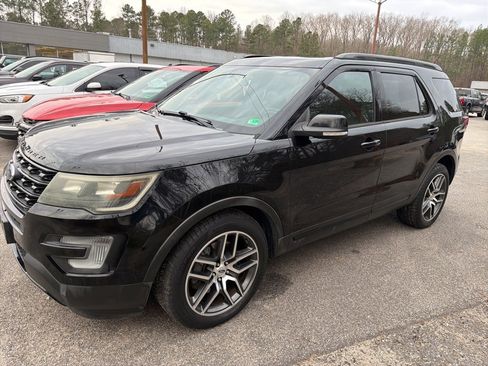 Used 2017 Ford Explorer Sport w/ Equipment Group 401A image 4
