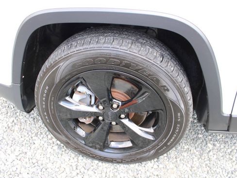 Used 2016 Jeep Cherokee High Altitude AWD/4WD image 22