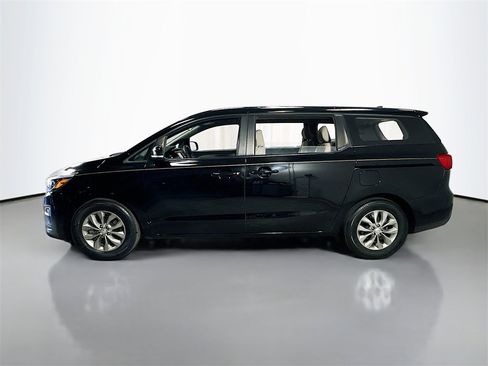 Used 2020 Kia Sedona L image 5