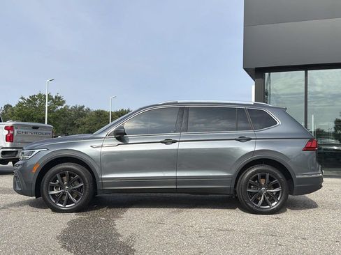 Used 2023 Volkswagen Tiguan SE w/ Panoramic Sunroof Package FWD image 10