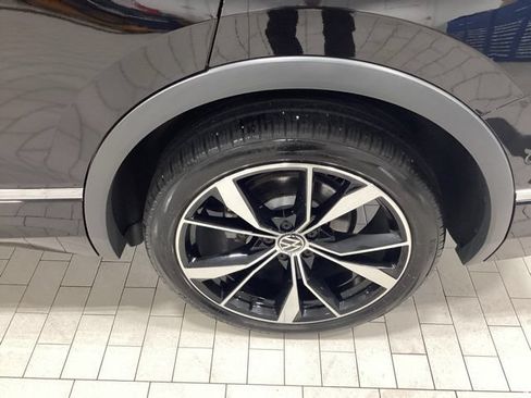 Used 2024 Volkswagen Tiguan SEL R-Line AWD/4WD image 21