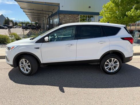 Used 2019 Ford Escape SE AWD/4WD image 2