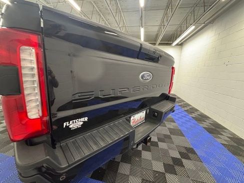 Used 2023 Ford F250 XLT w/ XLT Premium Package AWD/4WD image 8