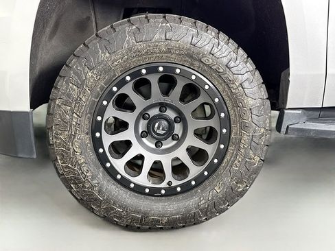 Used 2019 Chevrolet Tahoe LT w/ Luxury Package image 31