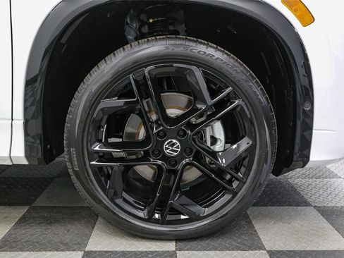New 2025 Volkswagen Tiguan SE R-Line image 14