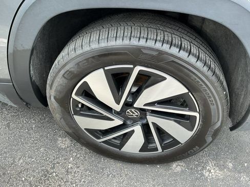 Used 2025 Volkswagen Atlas SE AWD/4WD image 18