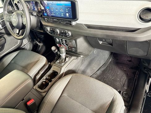 Used 2025 Jeep Gladiator Sport image 26