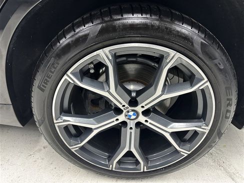 Used 2019 BMW X5 xDrive50i w/ M Sport Package image 17