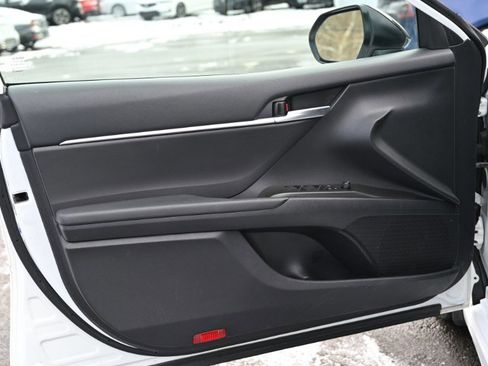 Used 2024 Toyota Camry SE w/ Convenience Package image 18