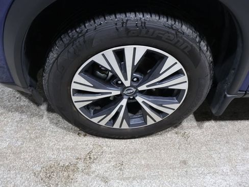 Used 2022 Nissan Rogue SV image 9