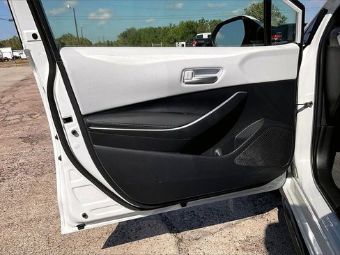 Used 2022 Toyota Corolla SE image 16