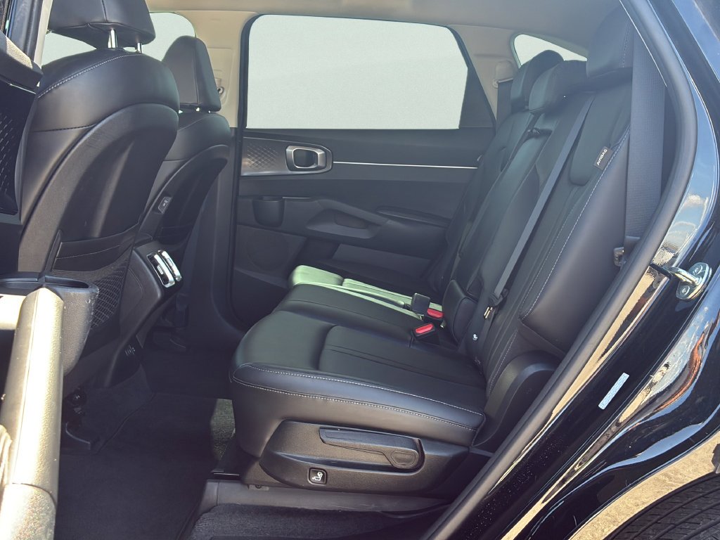 Used 2025 Kia Sorento S FWD image 25