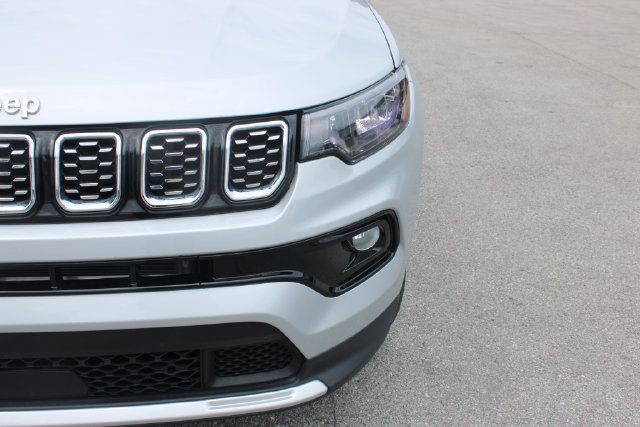 Used 2025 Jeep Compass Limited AWD/4WD image 40