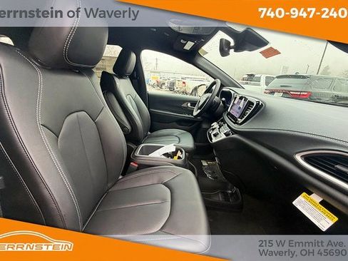 New 2026 Chrysler Pacifica Select image 26