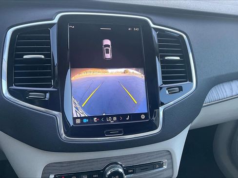 Used 2023 Volvo XC90 T8 Plus image 24