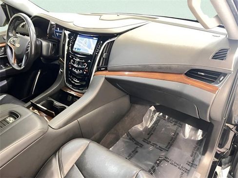 Used 2020 Cadillac Escalade Premium Luxury image 13