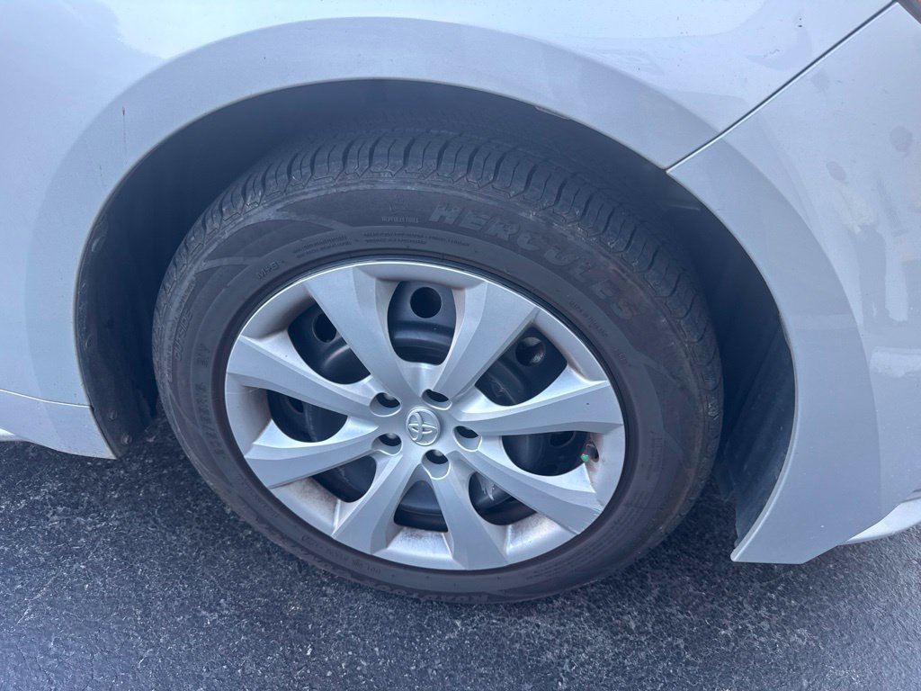 Used 2022 Toyota Corolla LE FWD image 4