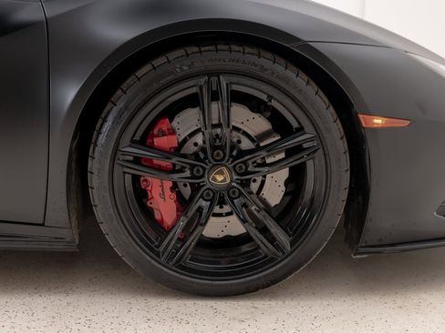 Used 2020 Lamborghini Huracan EVO image 44