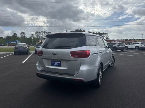 Used 2020 Kia Sedona LX image 5