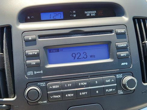 Used 2010 Hyundai Elantra GLS FWD image 20