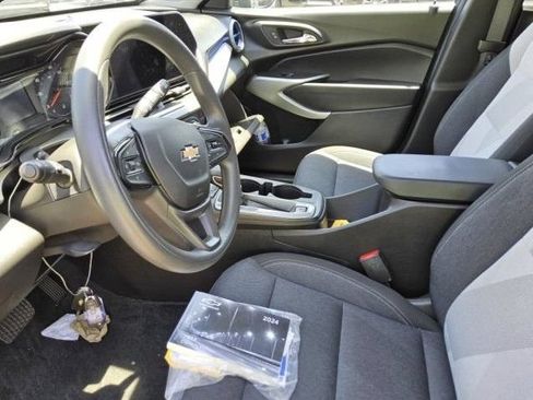 Used 2024 Chevrolet Trax LS w/ LS Convenience Package FWD image 6