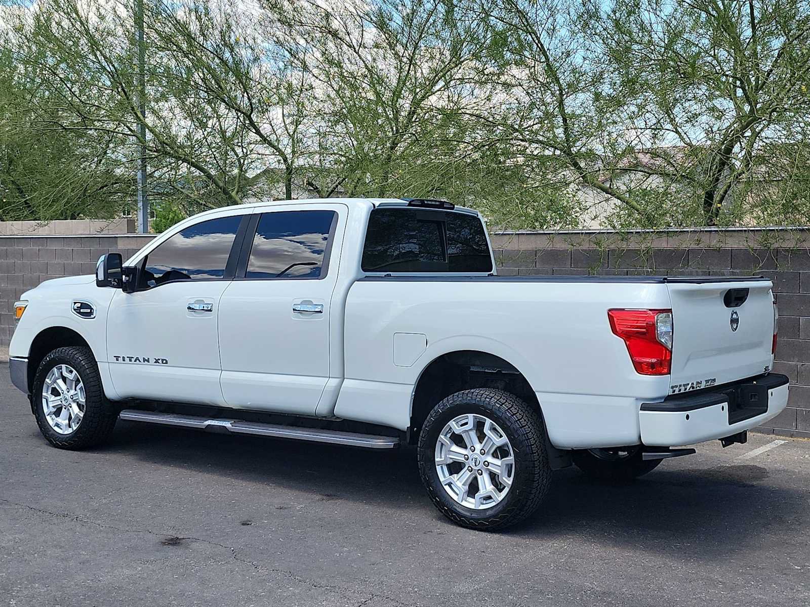 Used 2017 Nissan Titan SL RWD image 6