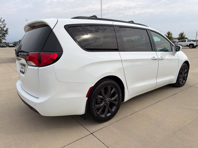 Used 2019 Chrysler Pacifica Touring Plus w/ S Appearance Package FWD image 6