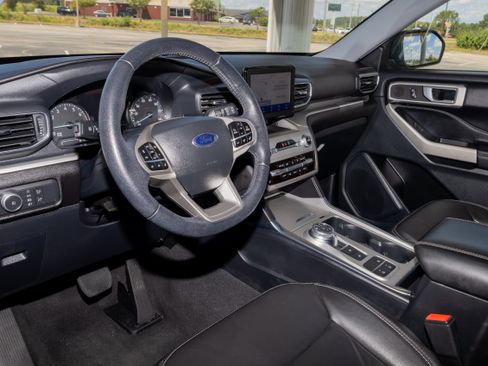 Used 2022 Ford Explorer XLT w/ Equipment Group 202A RWD image 11