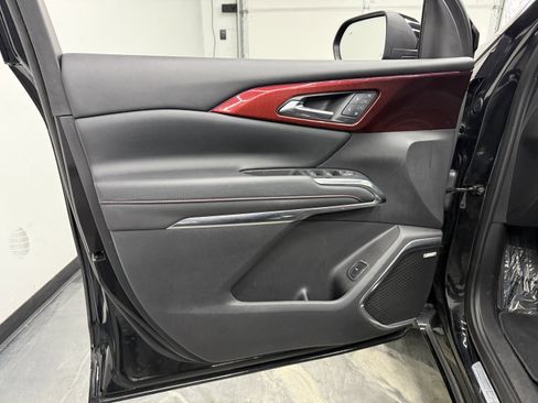 Used 2024 Chevrolet Traverse RS image 10