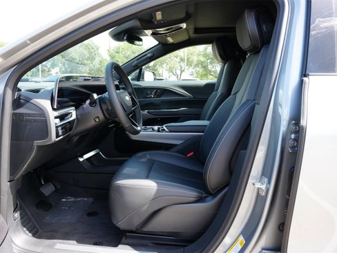 New 2025 Cadillac Lyriq Luxury image 18