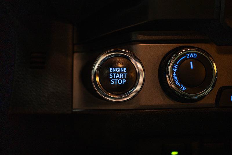 Used 2021 Toyota Tacoma TRD Off-Road w/ Technology Package AWD/4WD image 17