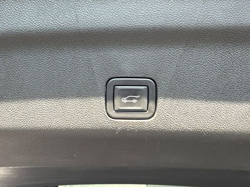 Used 2023 GMC Yukon XL Denali image 20