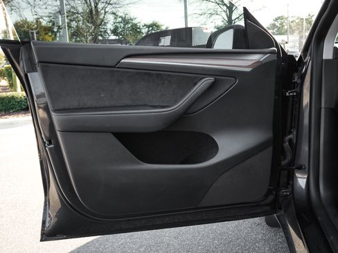 Used 2024 Tesla Model Y Performance image 14