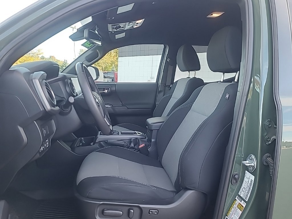 Used 2021 Toyota Tacoma TRD Off-Road AWD/4WD image 10