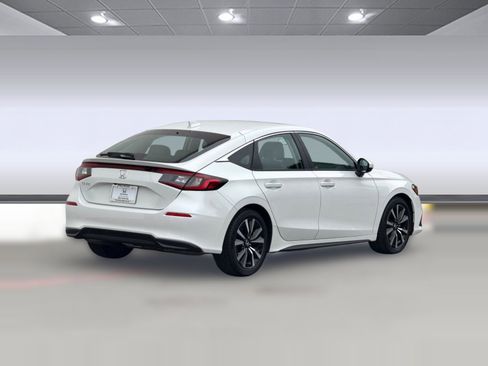 Certified 2024 Honda Civic EX-L image 9