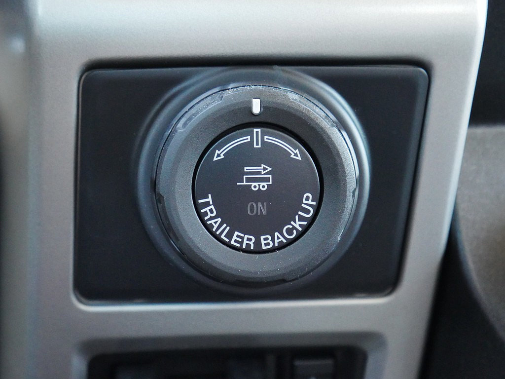 Used 2018 Ford F150 Lariat w/ Equipment Group 502A Luxury AWD/4WD image 40