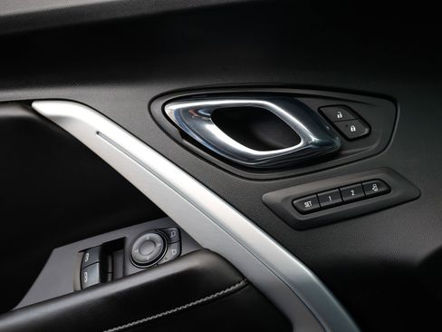 Used 2017 Chevrolet Camaro SS image 50
