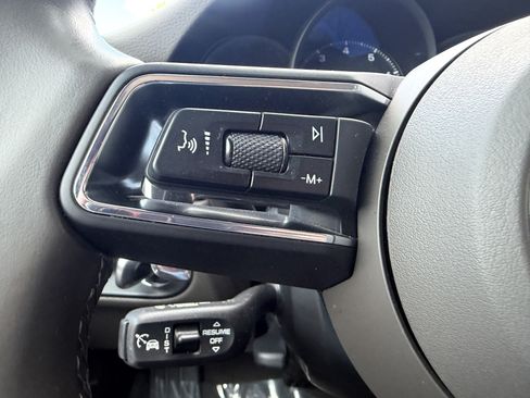Certified 2023 Porsche Macan AWD/4WD image 34