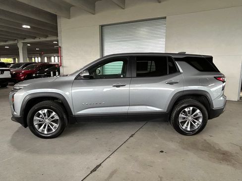 Used 2025 Chevrolet Equinox LT AWD/4WD image 2