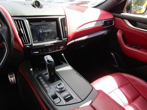 Used 2019 Maserati Levante GranSport AWD/4WD image 11