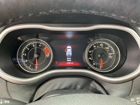 Used 2017 Jeep Cherokee Trailhawk AWD/4WD image 7