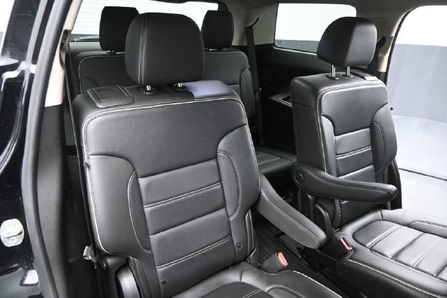 Used 2021 GMC Acadia Denali w/ Denali Technology Package AWD/4WD image 19