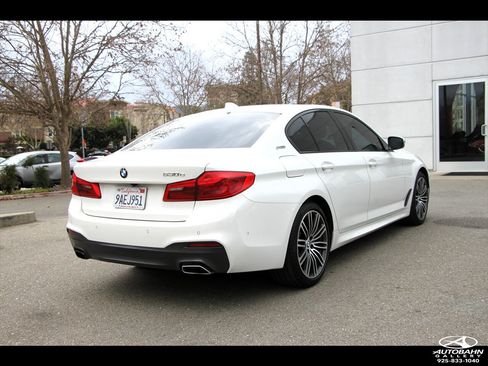 Used 2019 BMW 530e w/ M Sport Package image 9