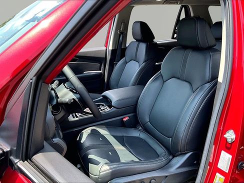 Used 2025 Honda Pilot Touring image 17
