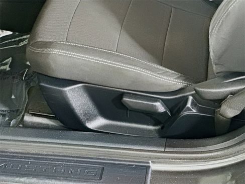 Used 2017 Ford Mustang Coupe image 21