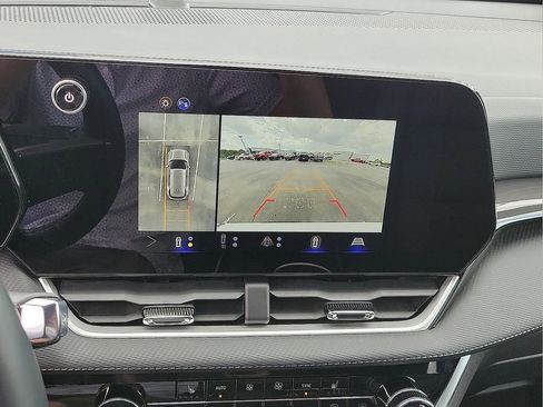 Used 2025 Chevrolet Equinox LT w/ Convenience Package II image 16