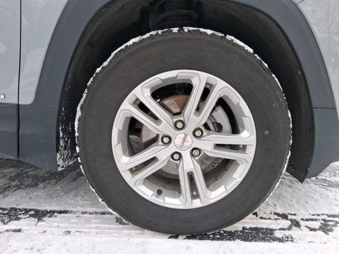 Used 2024 GMC Terrain SLE w/ Driver Convenience Package image 8