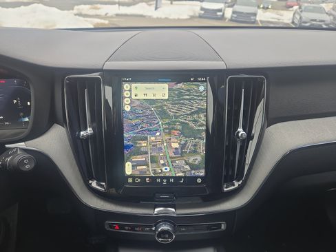 Certified 2025 Volvo XC60 B5 Plus image 9